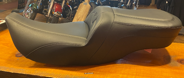 Saddlemen RoadSofa Black Stitched Seat for 1997-07 Harley Road King Street Glide
