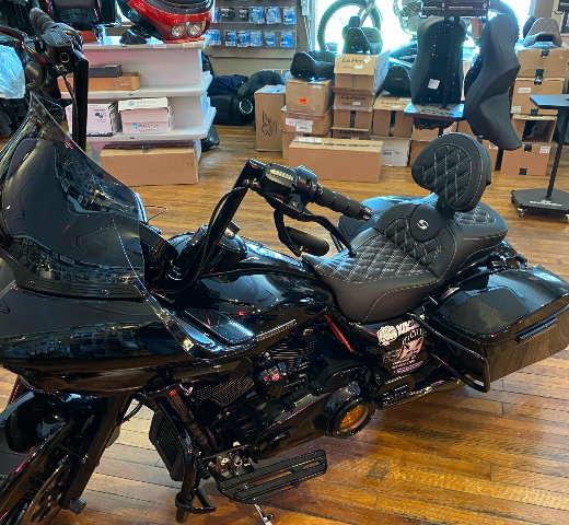 Saddlemen Roadsofa White Lattice Extended Seat w/ Backrest 08-24 Harley Touring