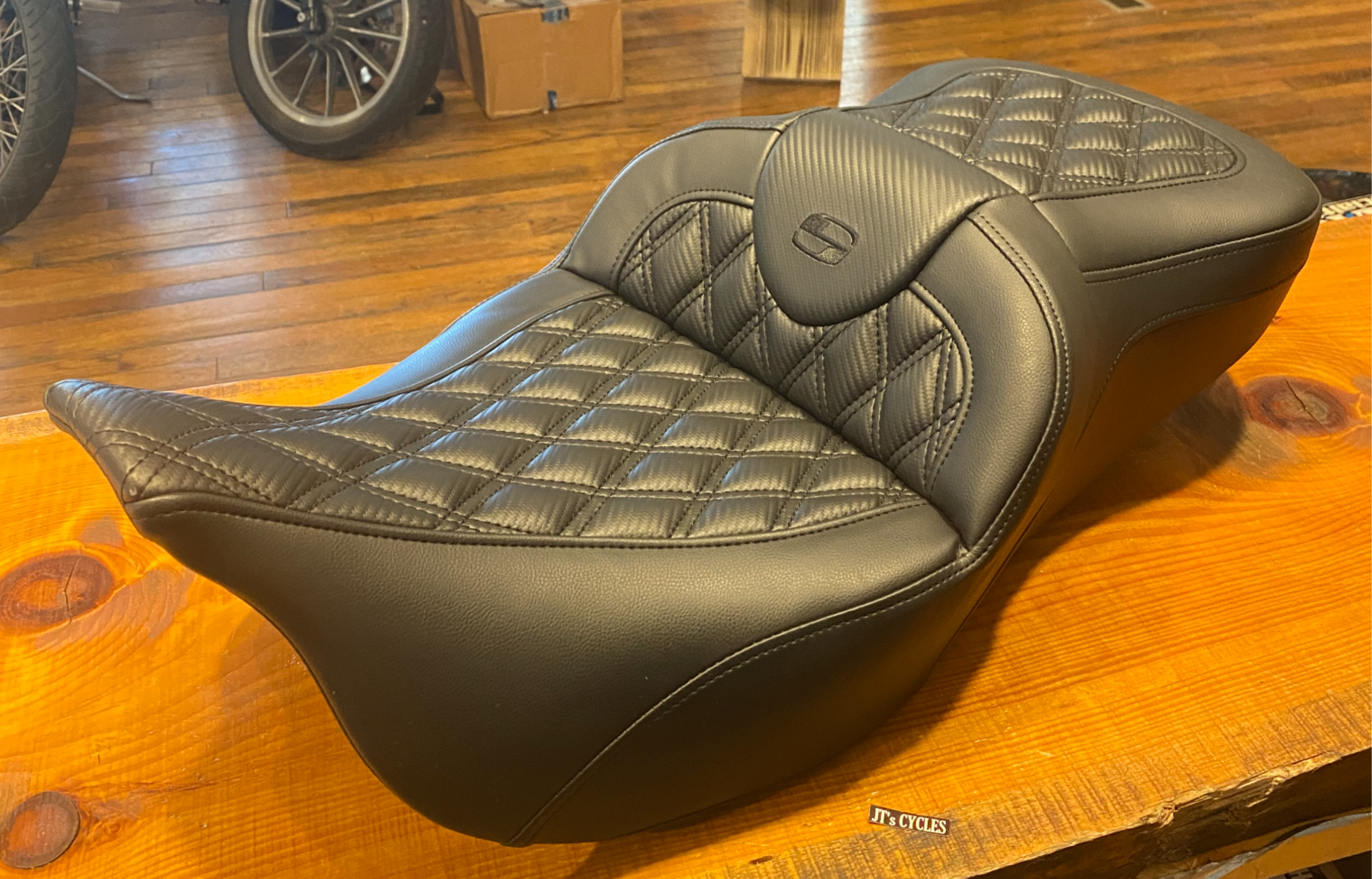 Saddlemen Roadsofa Carbon Lattice Gelcore Seat for 2008-2024 Harley Touring