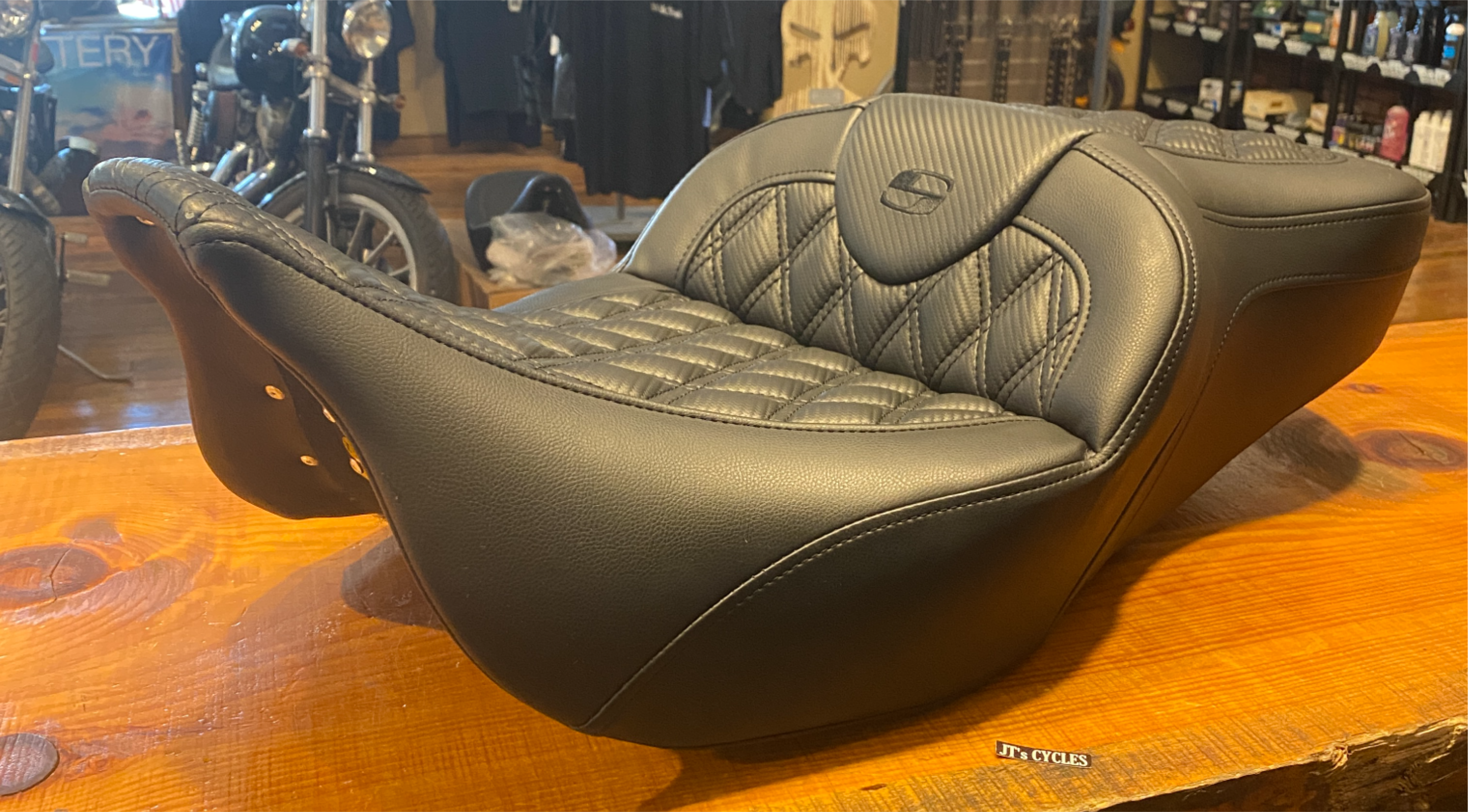 Saddlemen Roadsofa Carbon Lattice Gelcore Seat for 2008-2024 Harley Touring