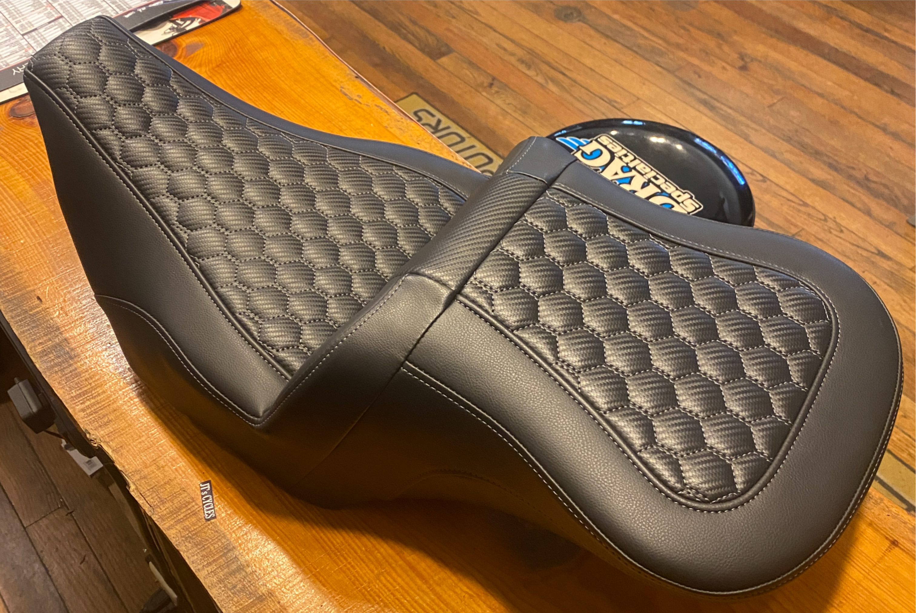 Saddlemen Roadsofa Gray Honeycomb Stitch Gel Seat for 2023-2025 Harley Touring