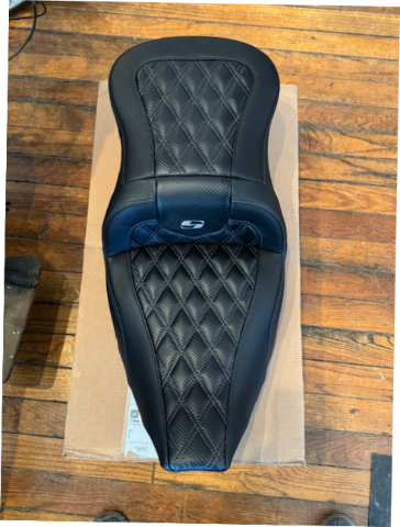 Saddlemen Roadsofa Carbon Fiber Gray Lattice Gel Seat 2023-2025 Harley Touring