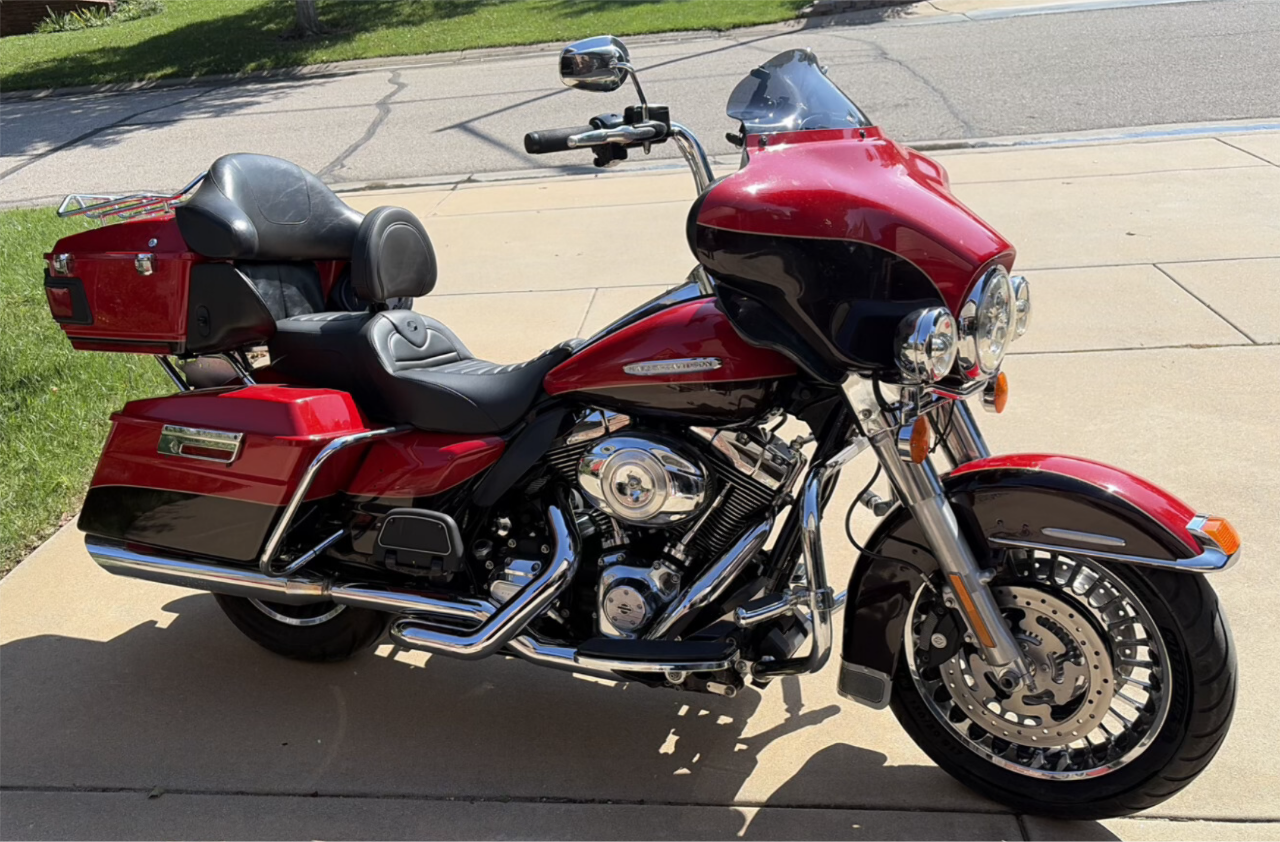 Saddlemen Roadsofa Tuck n Roll Gel Seat & Backrest for 2008-2025 Harley Touring