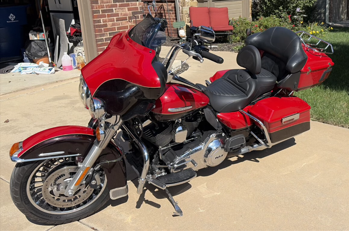 Saddlemen Roadsofa Tuck n Roll Gel Seat & Backrest for 2008-2025 Harley Touring