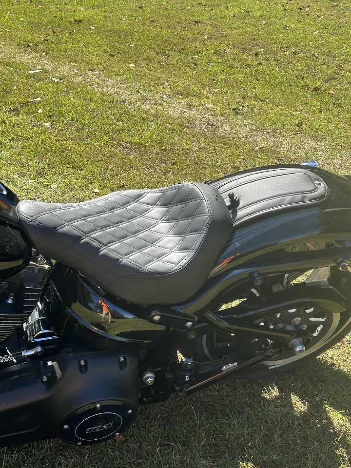 Saddlemen Renegade Solo Gel Seat for 2013-2017 Harley Softail Davidson Breakout