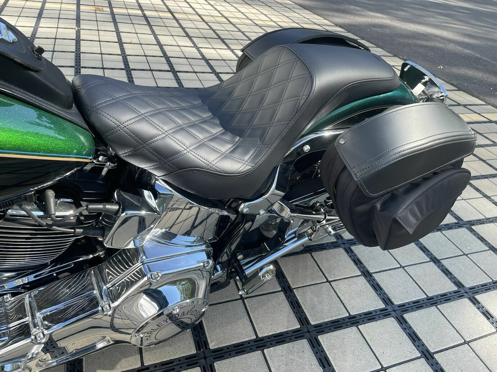 Saddlemen Profiler Lattice Low Gel Seat 2006-2017 Harley Softail Heritage FLSTC
