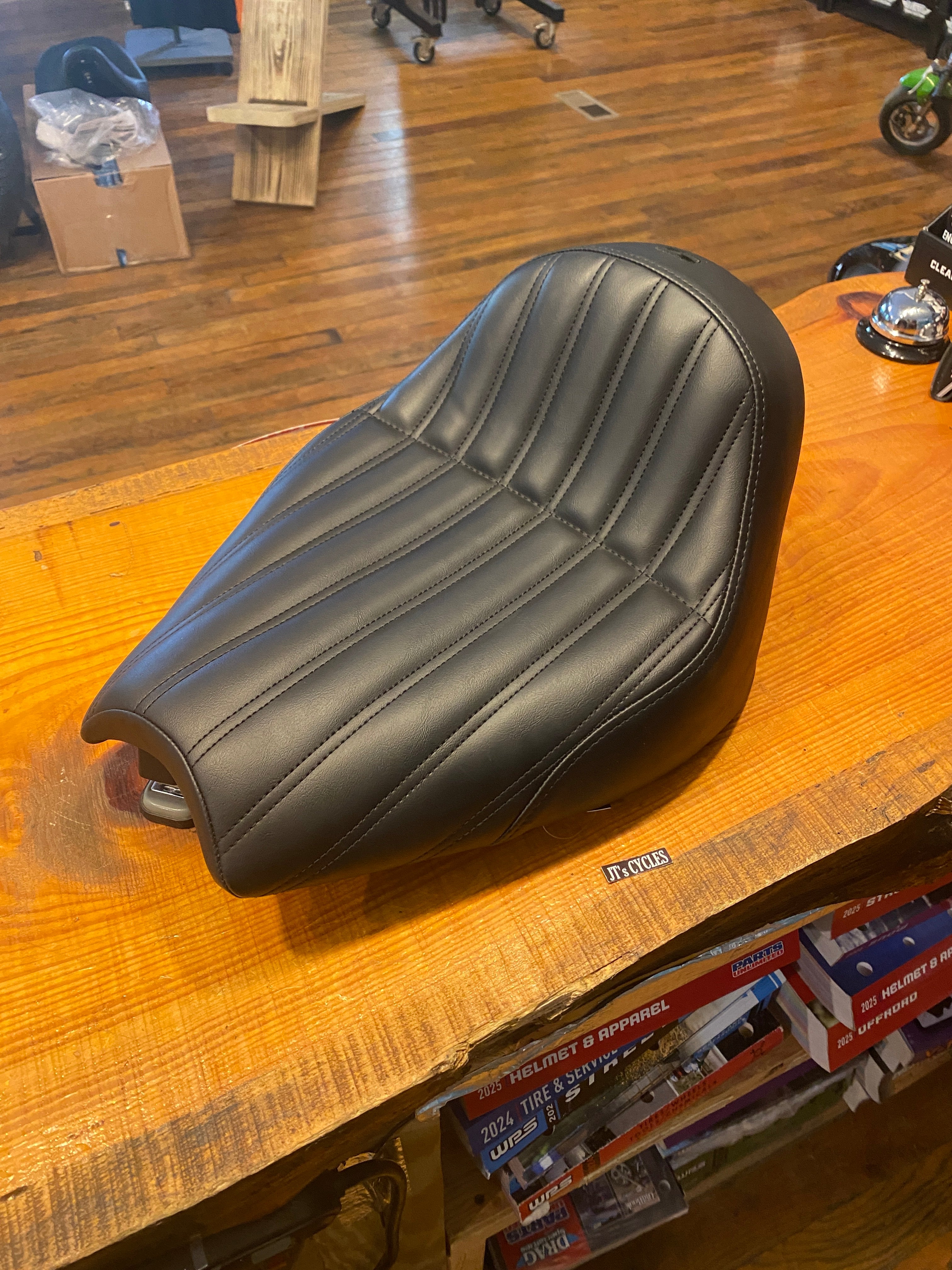 Saddlemen Renegade Knuckle Solo Gel Seat fits 2022-2024 Indian Chief Dark Horse