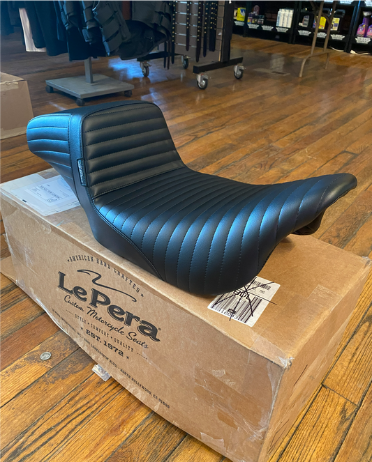 Le Pera Kickflip Daddy Long Legs Pleated Seat 2008-2023 Harley Touring FLHT