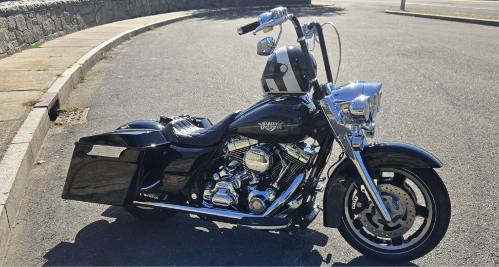 Le Pera Bare Bones Diamond Solo Seat fits 2008-2024 Harley Touring LK-005DM