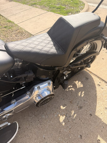 Saddlemen Step Up Lattice Gel Seat for 2011-2017 Harley Softail Slim Blackline