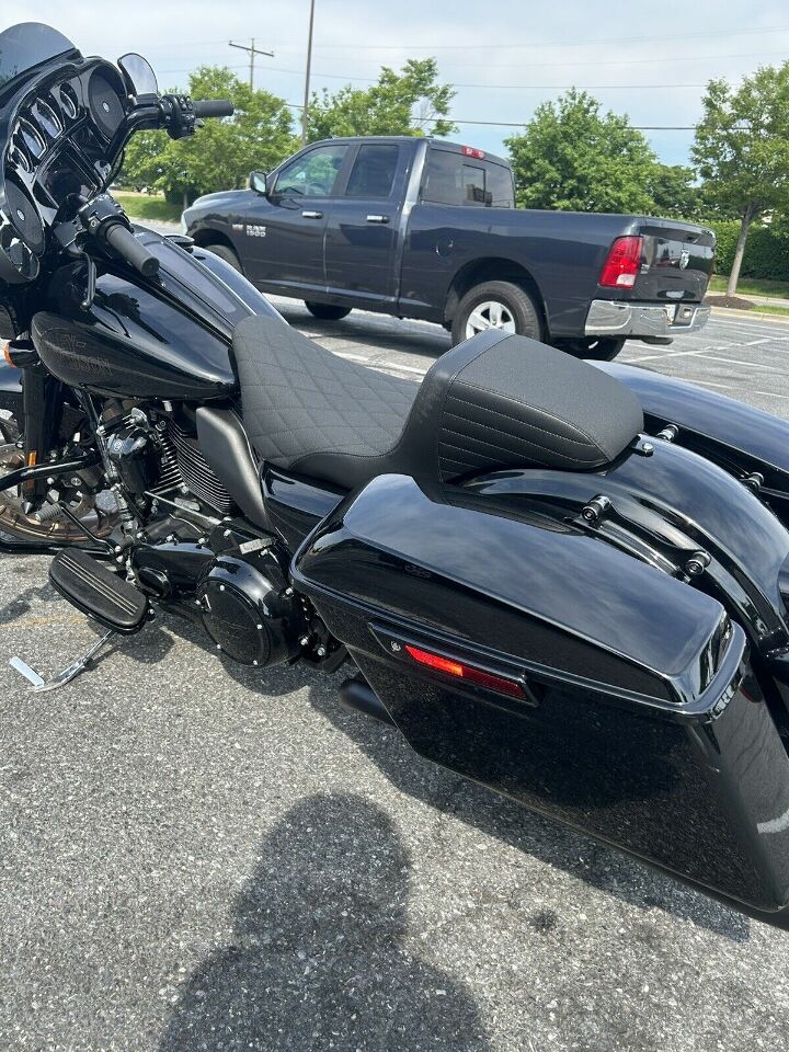 Le Pera Kickflip Daddy Long Legs Diamond Grip Seat fits 2008-2024 Harley Touring