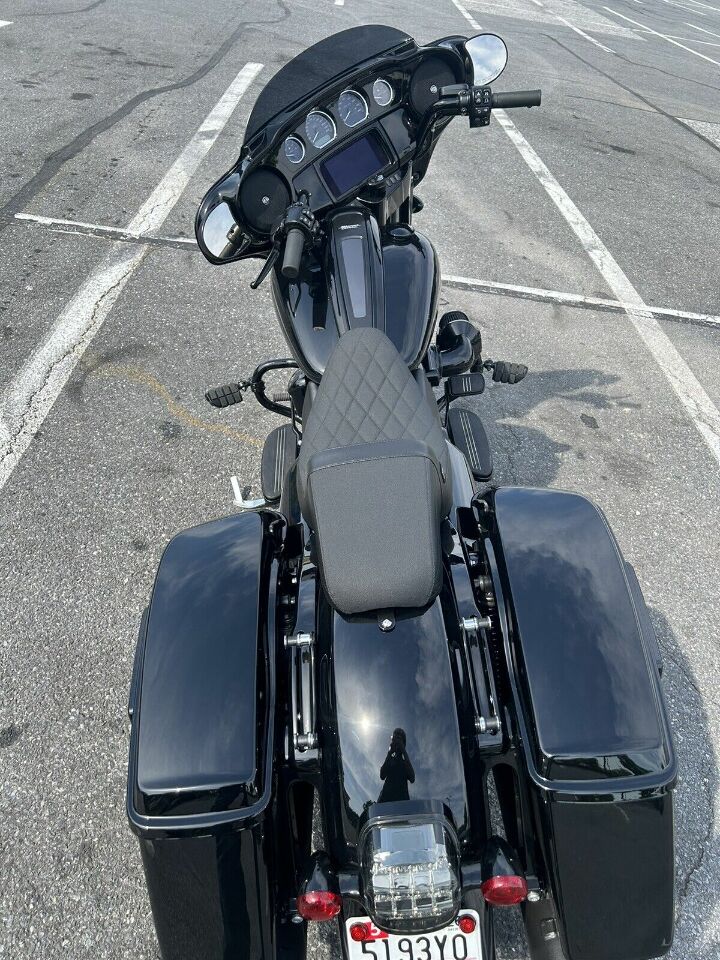 Le Pera Kickflip Daddy Long Legs Diamond Grip Seat fits 2008-2024 Harley Touring