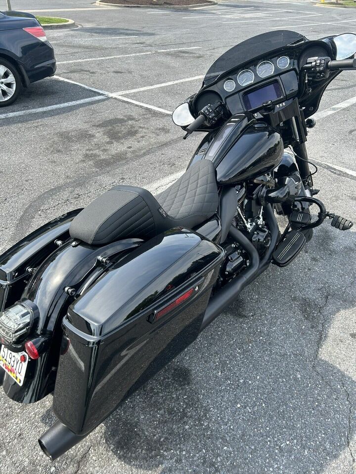 Le Pera Kickflip Daddy Long Legs Diamond Grip Seat fits 2008-2024 Harley Touring