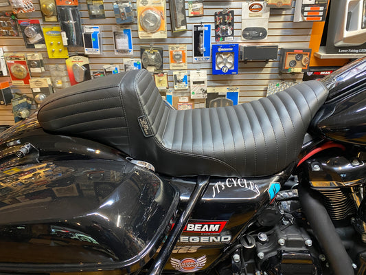 Le Pera Kickflip Daddy Long Leg Pleated Seat 2008-2024 Harley Touring LK-597DLPT