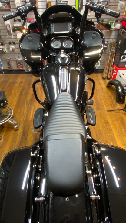 Le Pera Kickflip Daddy Long Leg Pleated Seat 2008-2024 Harley Touring LK-597DLPT