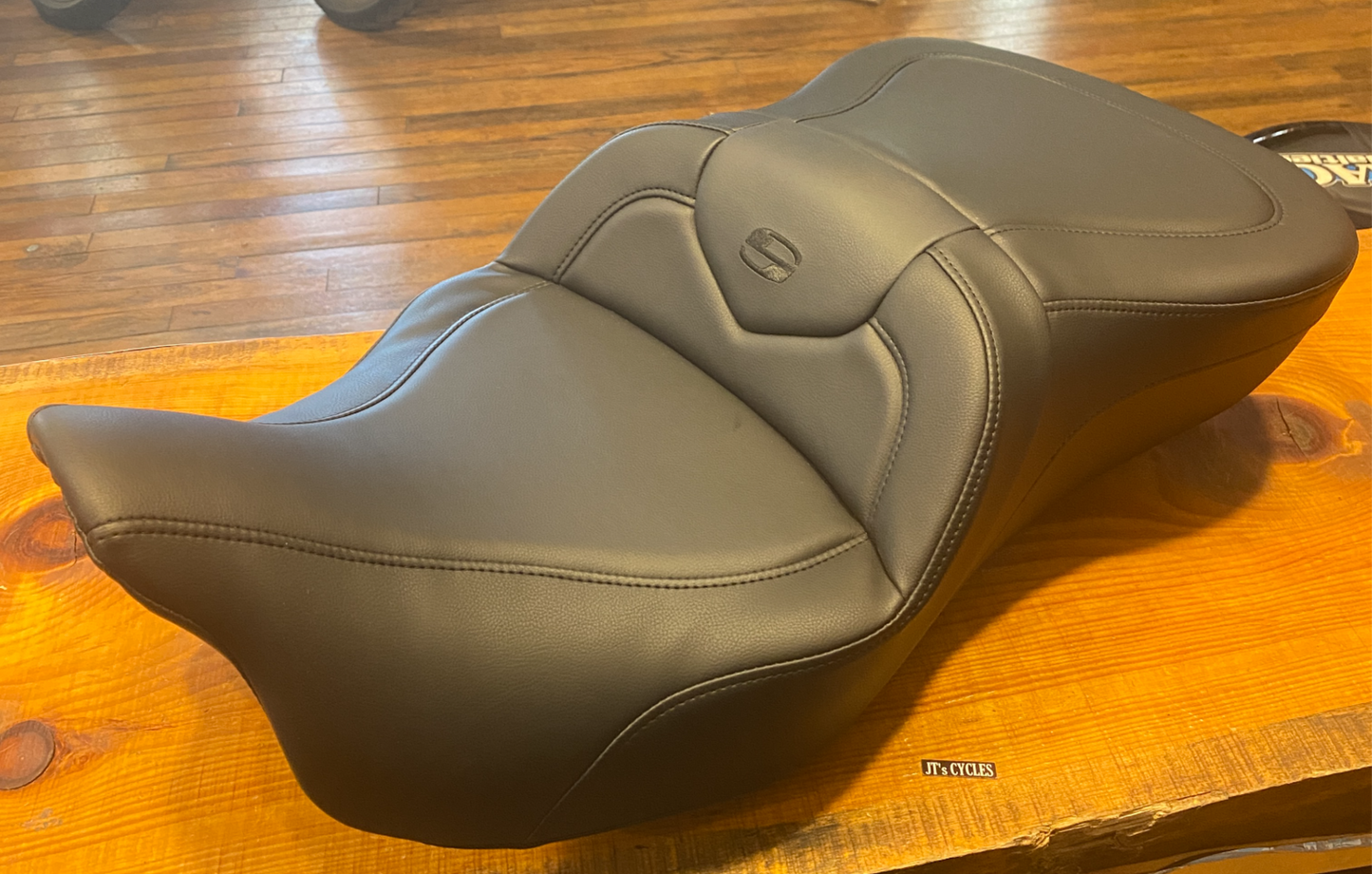 Saddlemen Roadsofa Gel Seat for 2009-2024 Harley Tri Glide Ultra Classic Trike