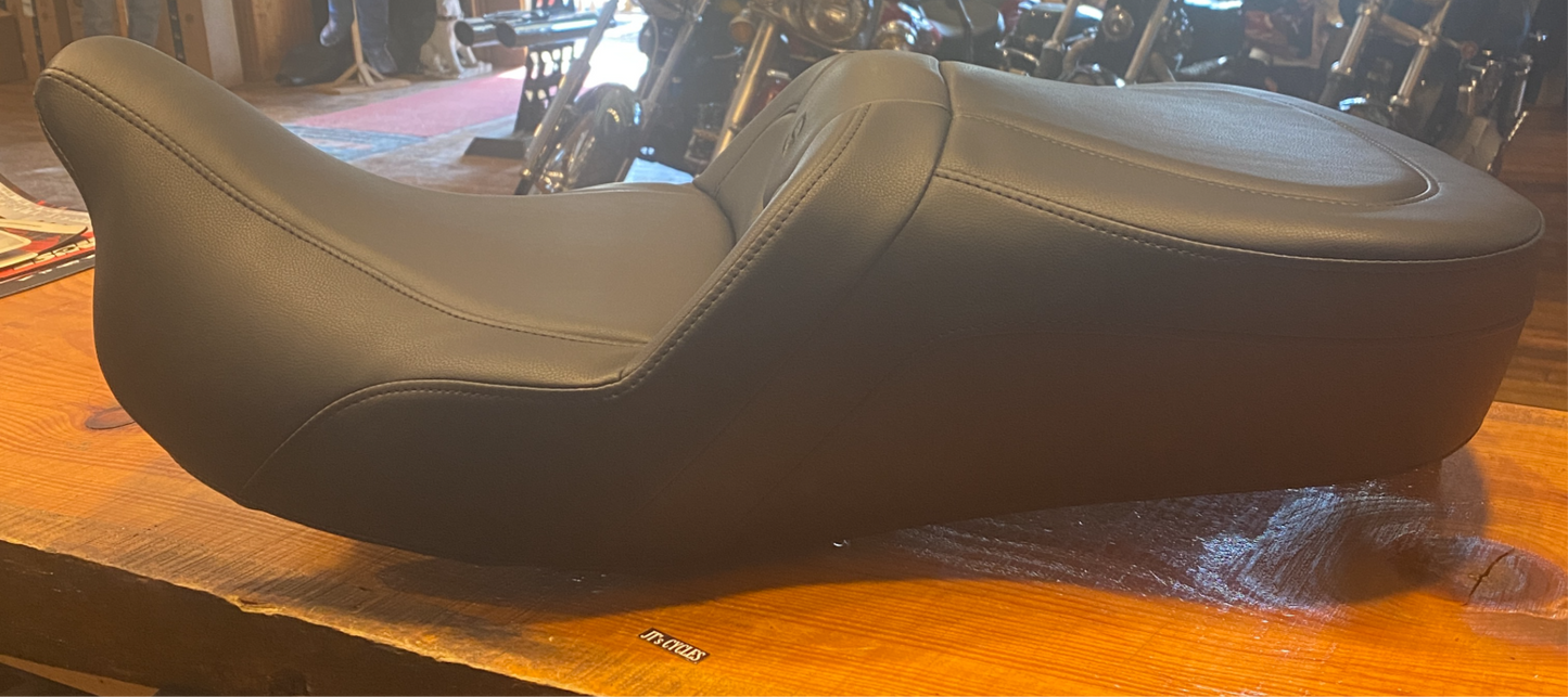 Saddlemen Roadsofa Gel Seat for 2009-2024 Harley Tri Glide Ultra Classic Trike