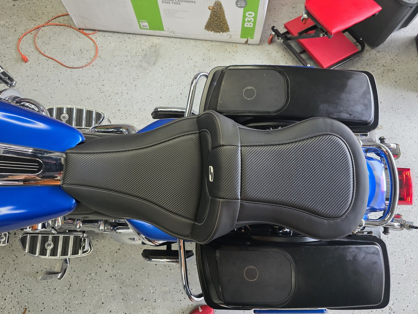 Saddlemen Roadsofa Carbon Fiber Weave Seat for 1997-2007 Harley Touring FLHR