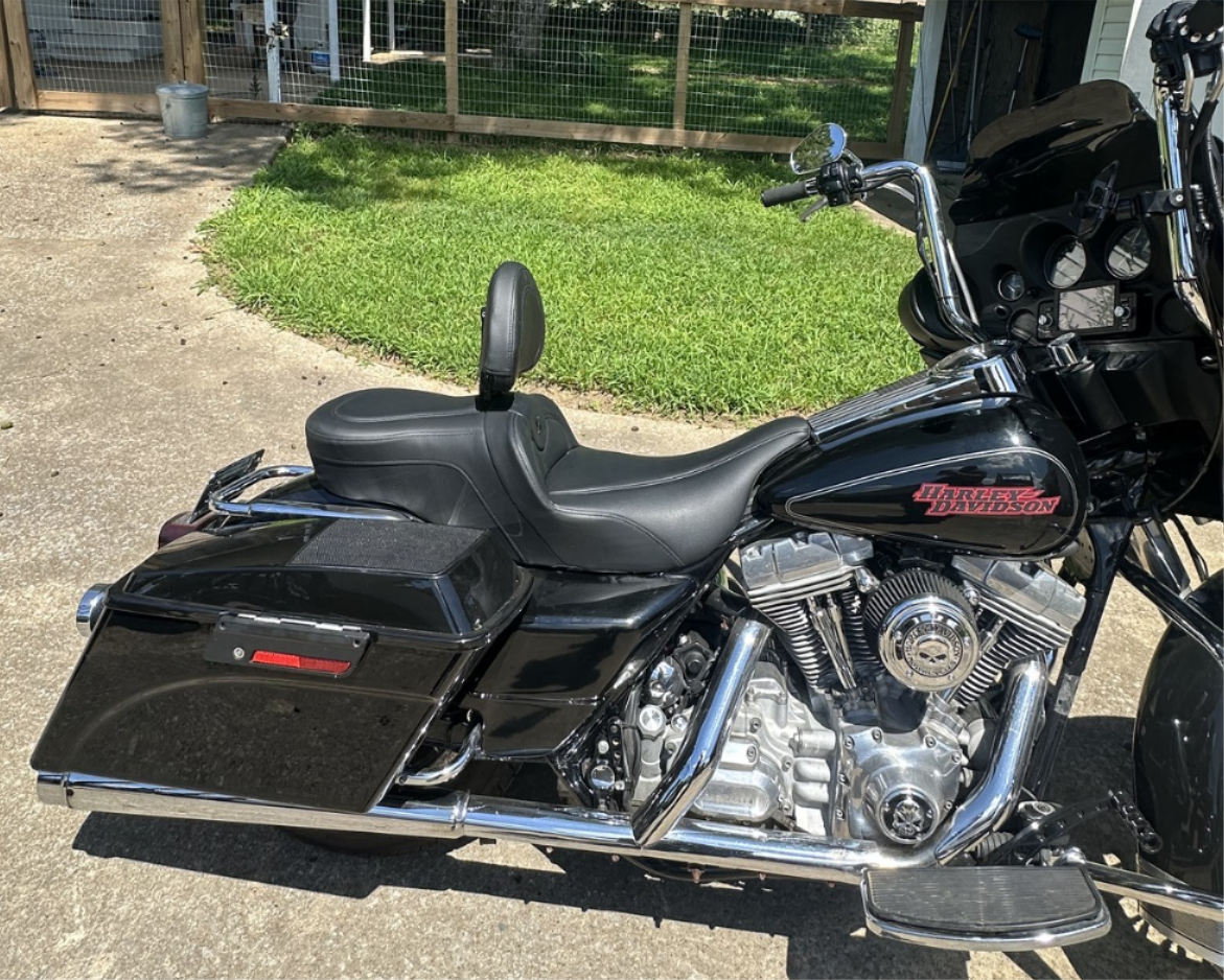 Saddlemen RoadSofa 2-Up Seat W/ Backrest fits 1997-2007 Harley Touring Models