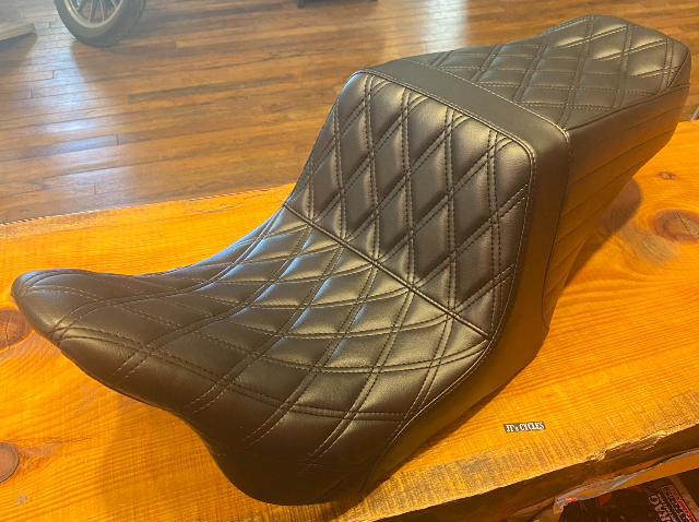 Le Pera Tailwhip Up Front Diamond Seat fits 2008-2024 Harley Touring LKU-587DD