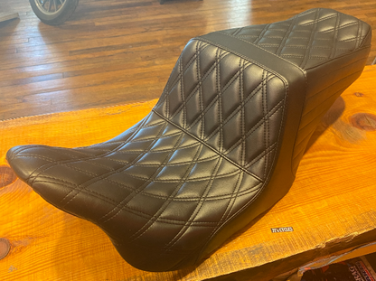 Le Pera Tailwhip Up Front Diamond Seat fits 2008-2024 Harley Touring LKU-587DD