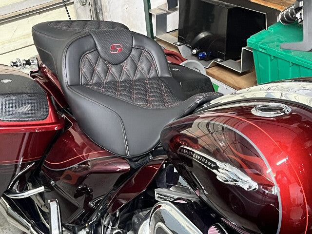 Saddlemen Roadsofa Burgundy Lattice Extended Gel Seat for 2008-24 Harley Touring