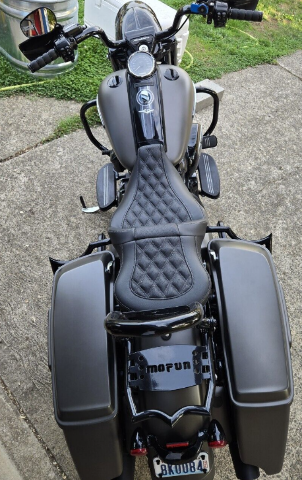 Saddlemen Roadsofa Dark Gray Lattice Stitch Gel Seat for 2008-24 Harley Touring