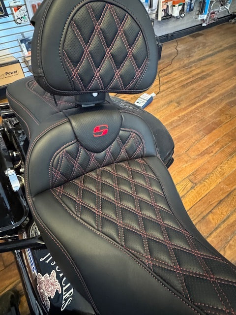 Saddlemen Roadsofa Red Lattice Gel Seat w/ Backrest for 2008-2024 Harley Touring