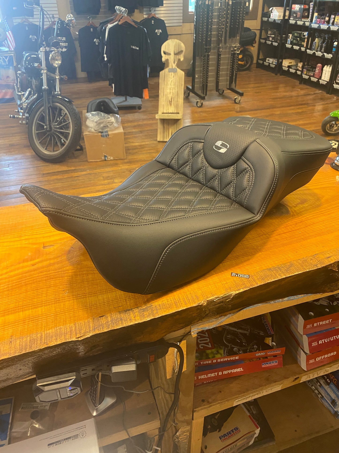 Saddlemen Roadsofa Gray Lattice Extended Seat Backrest 2008-2024 Harley Touring