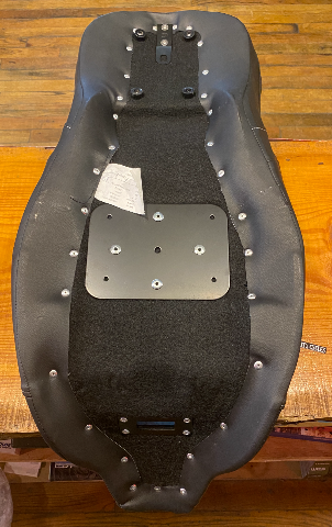 Saddlemen Roadsofa Silver Lattice Extended Seat w/ Backrest 08-24 Harley Touring