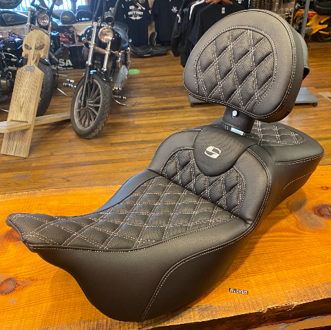 Saddlemen Roadsofa Silver Lattice Extended Seat w/ Backrest 08-24 Harley Touring