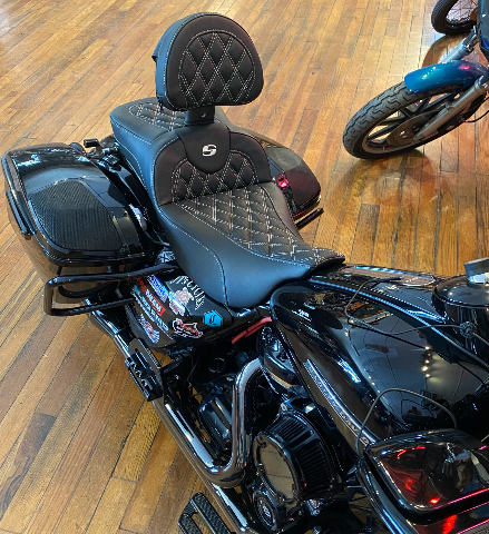 Saddlemen Roadsofa White Lattice Extended Seat w/ Backrest 08-24 Harley Touring