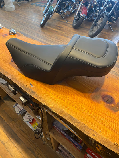 Saddlemen Roadsofa Extended Reach Gel Seat for 2023-2025 Harley Touring M8