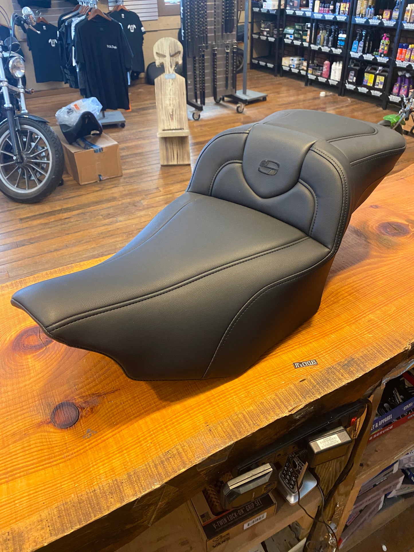 Saddlemen Roadsofa Extended Reach Gel Seat for 2023-2025 Harley Touring M8
