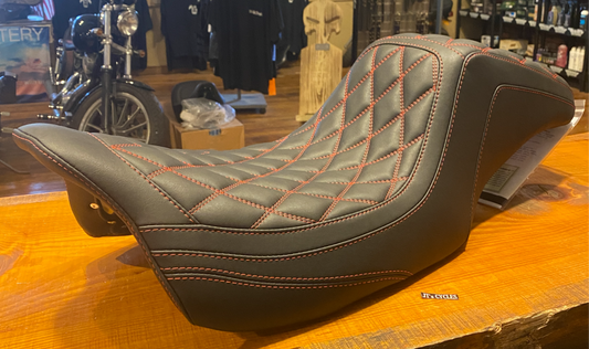 Mustang Squareback Red Diamond Stitch Seat fits 2008-2024 Harley Touring 75299AB