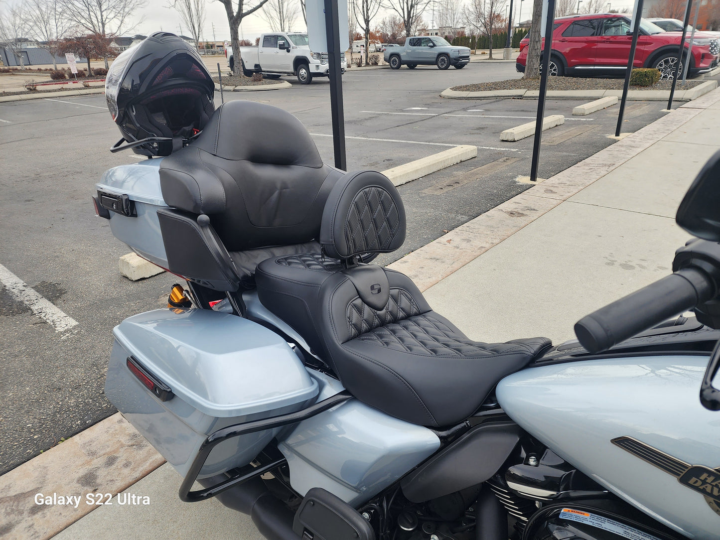 Saddlemen Roadsofa Carbon Lattice Heated Seat w/ Backrest 2008-25 Harley Touring
