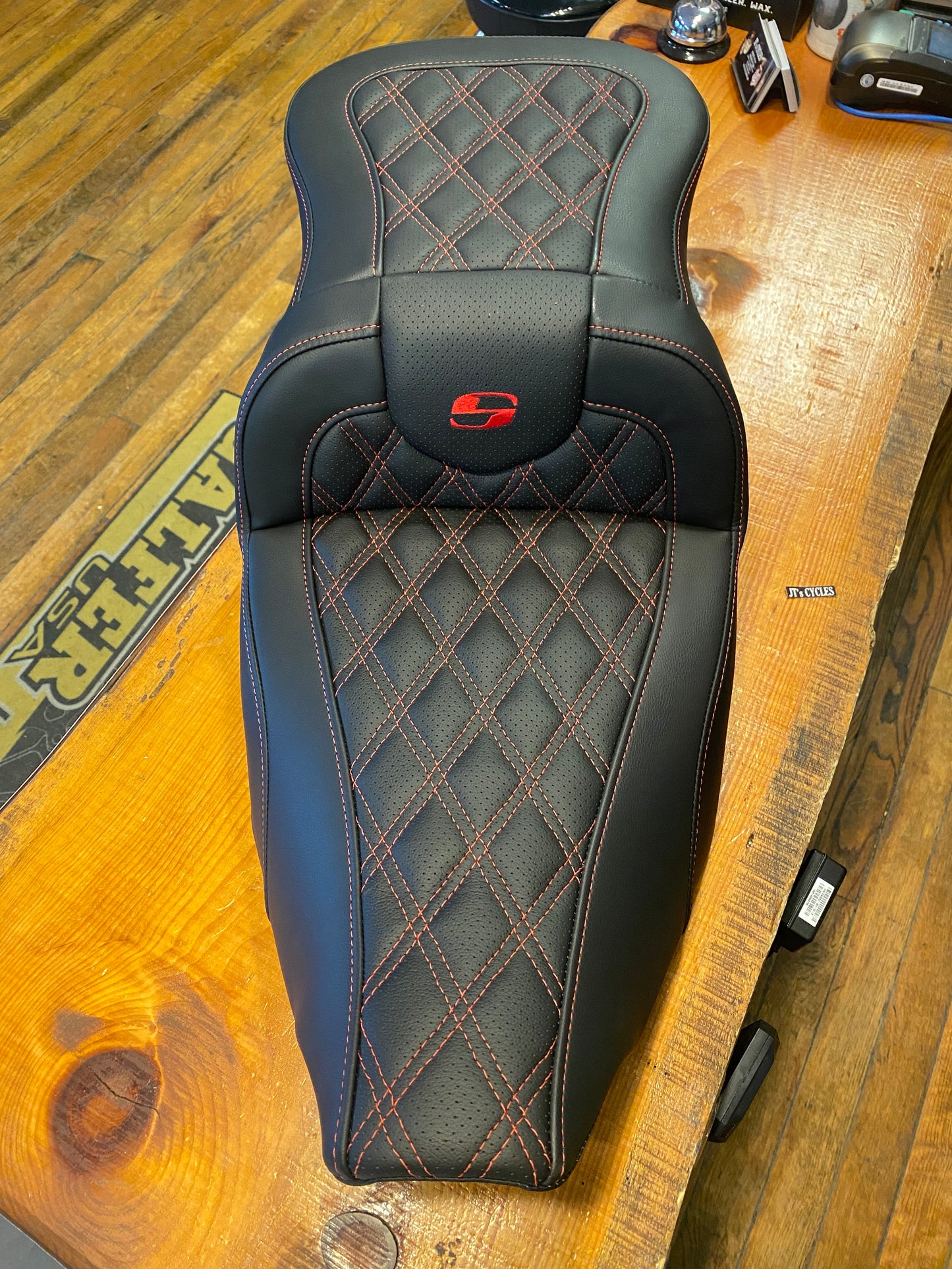 Saddlemen Roadsofa Red Lattice Stitch Gel Seat for 2023-2025 Harley Touring