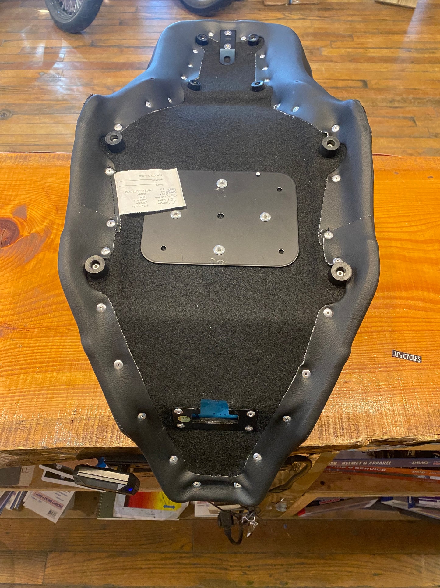 Saddlemen Roadsofa Red Lattice Stitch Gel Seat for 2023-2025 Harley Touring