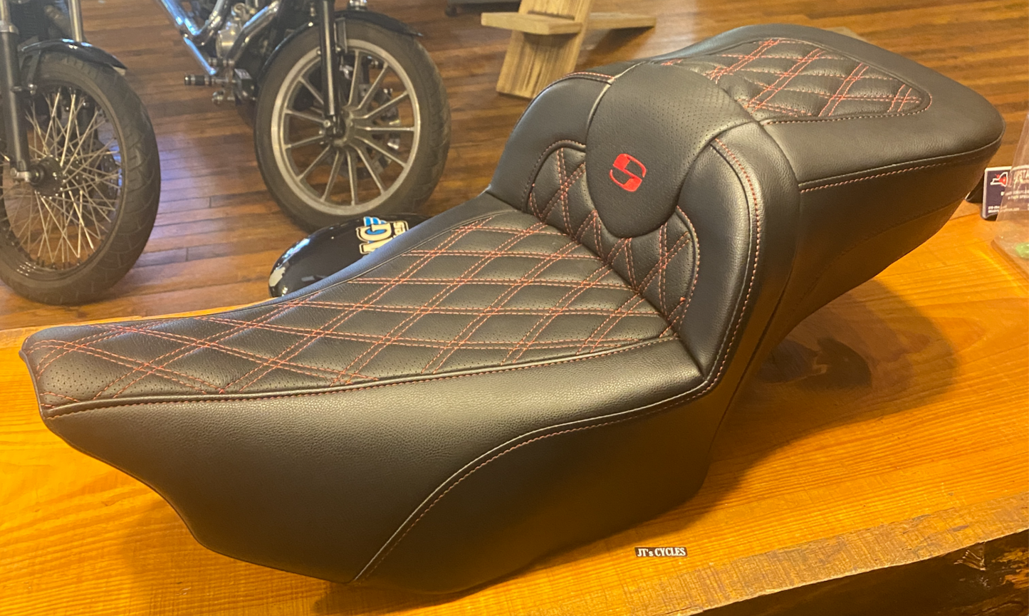 Saddlemen Roadsofa Red Lattice Extended Seat & Backrest 2023-2025 Harley Touring