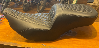 Saddlemen Roadsofa Gray Honeycomb Stitch Gel Seat for 2023-2025 Harley Touring