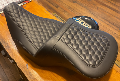 Saddlemen Roadsofa Gray Honeycomb Stitch Gel Seat for 2023-2025 Harley Touring