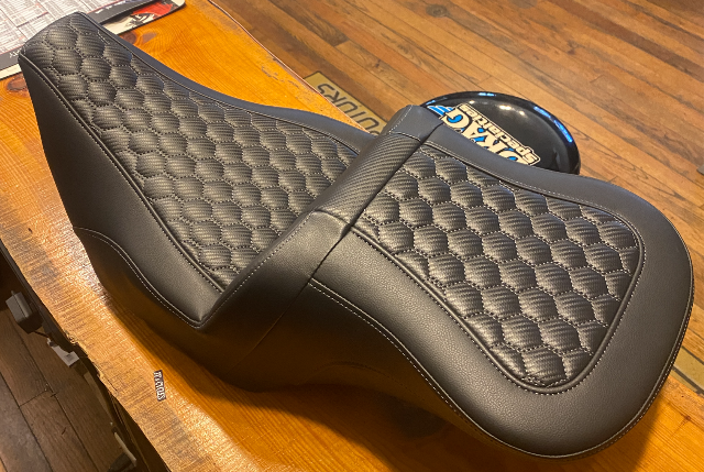 Saddlemen Roadsofa Gray Honeycomb Stitch Gel Seat for 2023-2025 Harley Touring