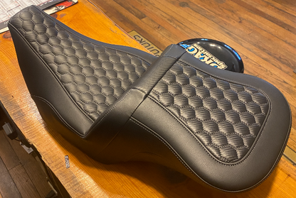 Saddlemen Roadsofa Gray Honeycomb Stitch Gel Seat for 2023-2025 Harley Touring