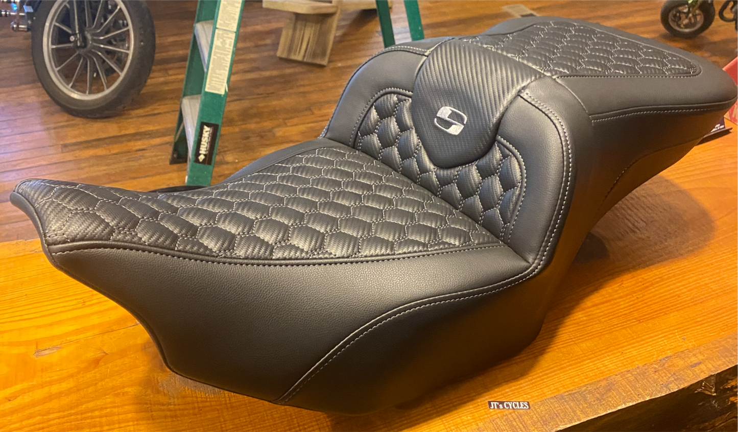 Saddlemen Roadsofa Gray Honeycomb Stitch Gel Seat for 2023-2024 Harley Touring