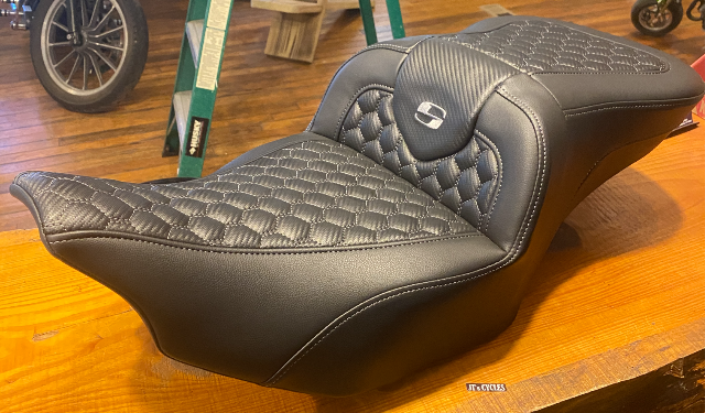 Saddlemen Roadsofa Gray Honeycomb Stitch Gel Seat for 2023-2025 Harley Touring