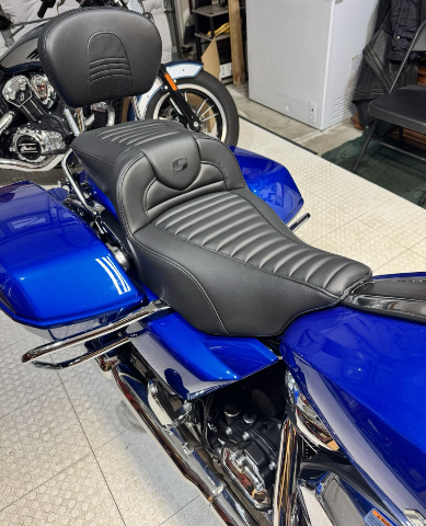 Saddlemen Roadsofa Tuck N Roll Extended Gel Seat fits 2023-2025 Harley Touring