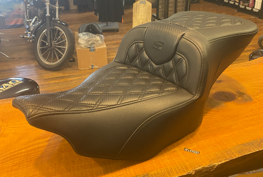 Saddlemen Roadsofa Carbon Lattice Gel Seat w/ Backrest 2023-2025 Harley Touring