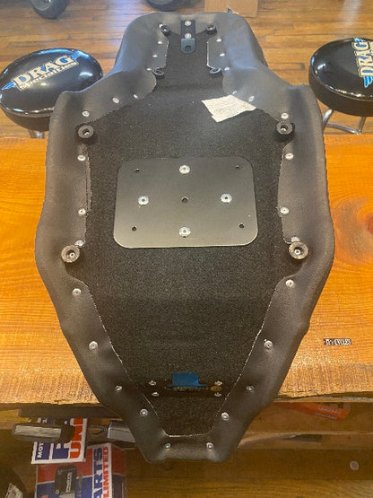 Saddlemen Roadsofa Carbon Lattice Gel Seat w/ Backrest 2023-2025 Harley Touring