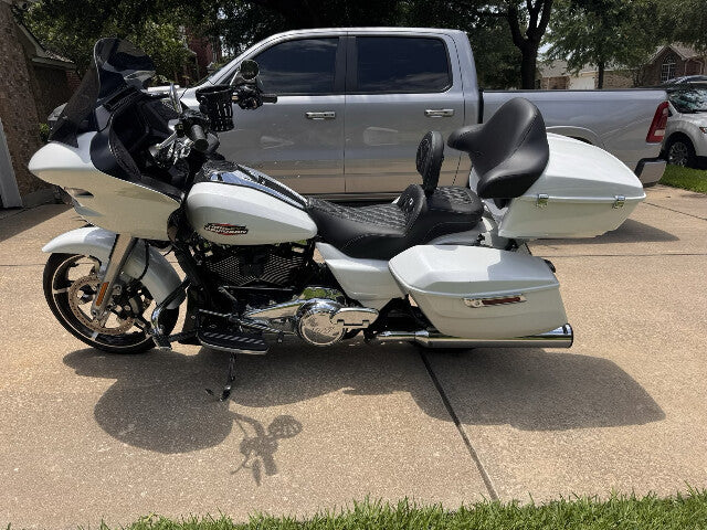 Saddlemen Roadsofa White Lattice Extended Seat w/ Backrest 23-25 Harley Touring