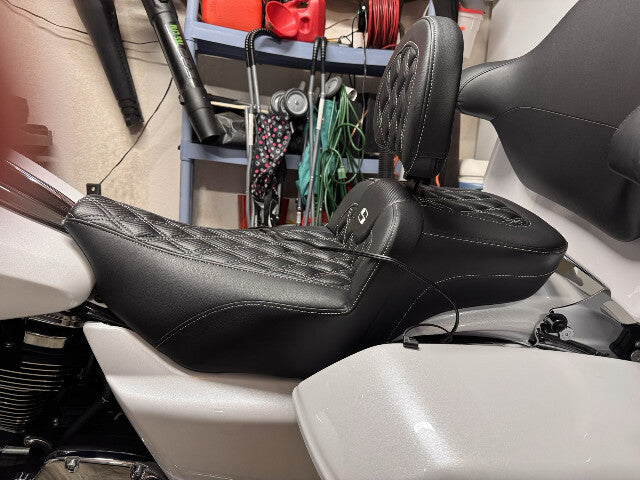 Saddlemen Roadsofa White Lattice Extended Seat w/ Backrest 23-25 Harley Touring